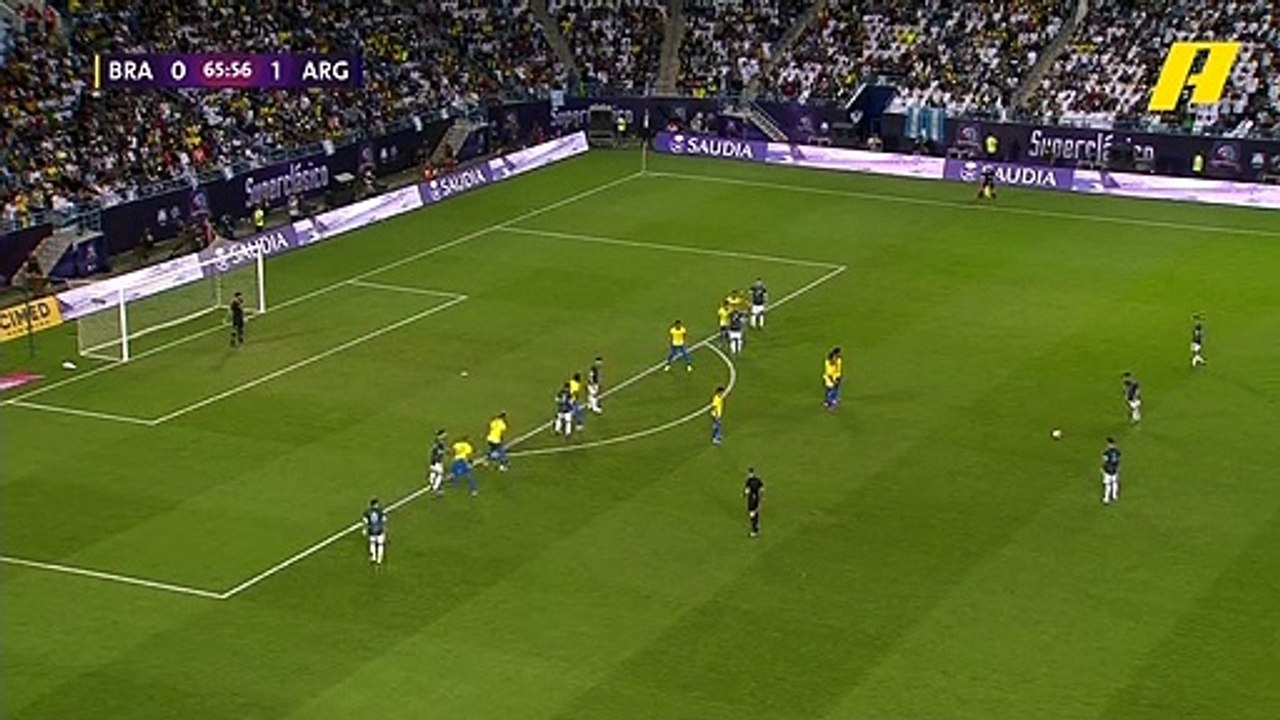 ميسي كاد أن يكرر تسديدة دوري الأبطال.. لكن أليس...