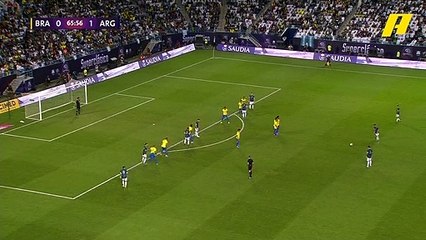 ميسي كاد أن يكرر تسديدة دوري الأبطال.. لكن أليسون يتصدى هذه المرة