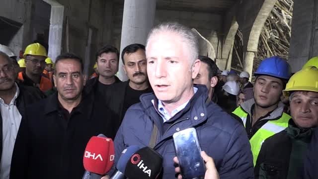 Cami inşaatında çöken iskele - Vali Gül: Bu normal bir enkaz değil