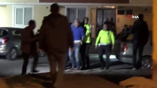 Kavgayı ayırmaya giden polislere tabancayla ateş açıldı