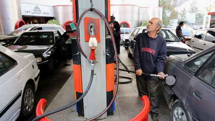 الشركة الوطنية للنفط في إيران تقر زيادة أسعار البنزين