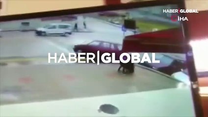 2 arkadaşın ölümden kıl payı kurtulduğu anlar kamerada