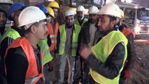 Suriyeli işçiler çöken iskelenin altında kalan mühendisi arama çalışmalarına destek verdi - GAZİANTEP