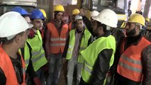 Suriyeli işçiler çöken iskelenin altında kalan mühendisi arama çalışmalarına destek verdi