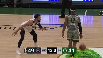 Rayjon Tucker with the huge dunk!