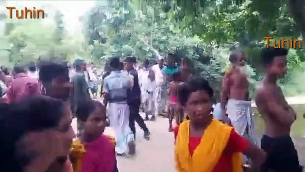 গ্রাম বাংলার ঐতিহ্যবাহী লাঠি খেলা - গ্রাম-বাংলার হারিয়ে যাওয়া লাঠি খেলা দেখতে হাজারো মানুষ ভিড়