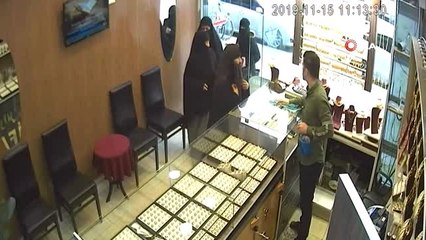 Peçeli altın hırsızları küçük çocuğun yüzü sayesinde yakayı ele verdi