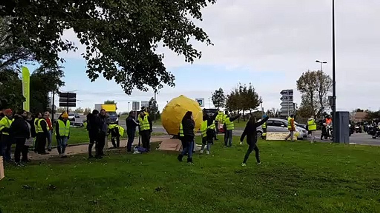Cavaillon Les Gilets Jaunes De Retour Sur Le Rond Point Du Melon