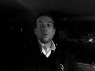 LOBISOMEM OU CRIATURA DESCONHECIDA PULA SOBRE UM CARRO