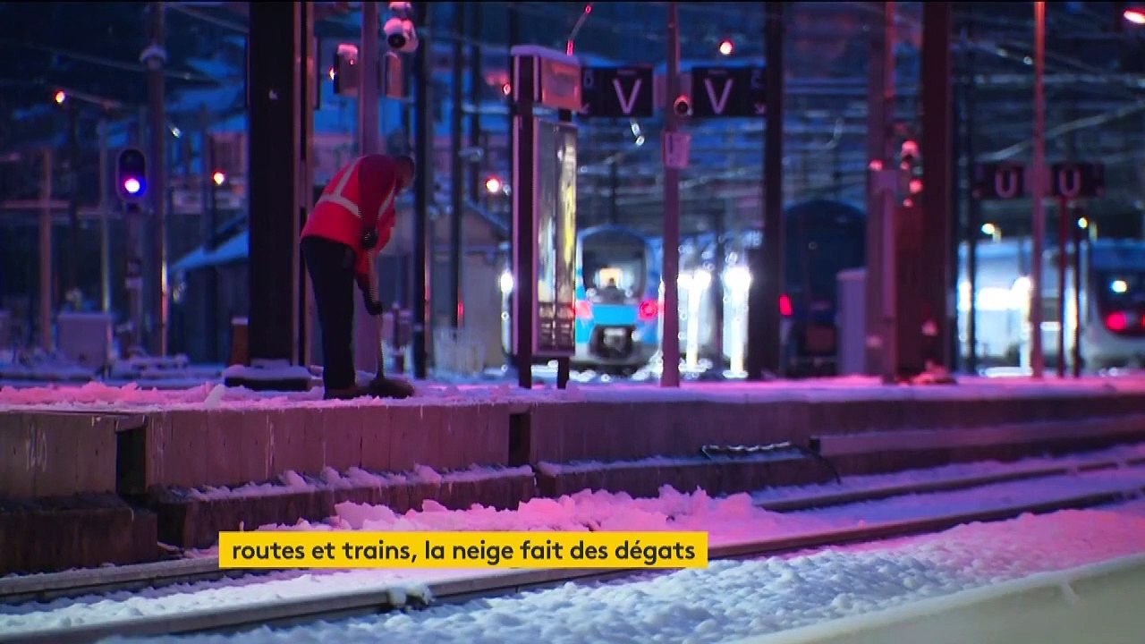 La neige a perturbé la circulation des trains, des avions, de voitures et des camions