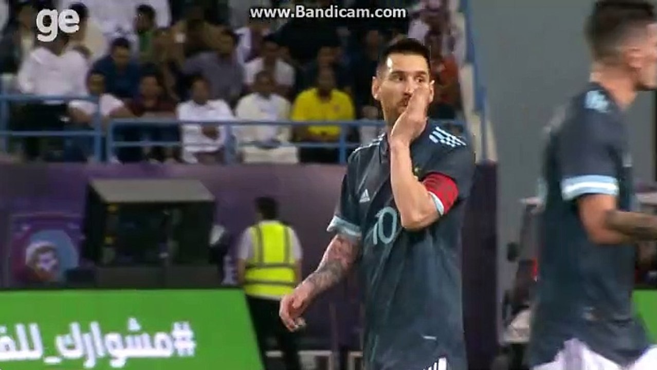 Le "chut" de Lionel Messi à Tite !