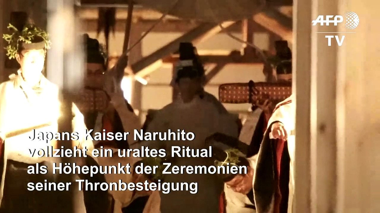 Japans Kaiser vollzieht geheimnisvolles Ritual