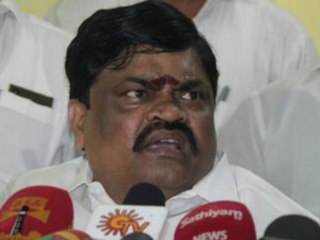 மக்கள் எங்கள் பக்கம்.. எடப்பாடியாரே வெல்வார்.. ராஜேந்திர பாலாஜி