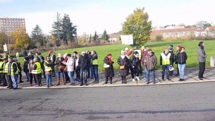 Besançon (25) : les gilets jaunes fêtent leur un an sur un rond-point
