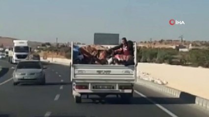 Eşyalarla tehlikeli yolculuk kamerada