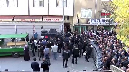 Tải video: Pendik'te öldürülen 3 kişinin cenazesi adli tıp kurumuna gönderildi