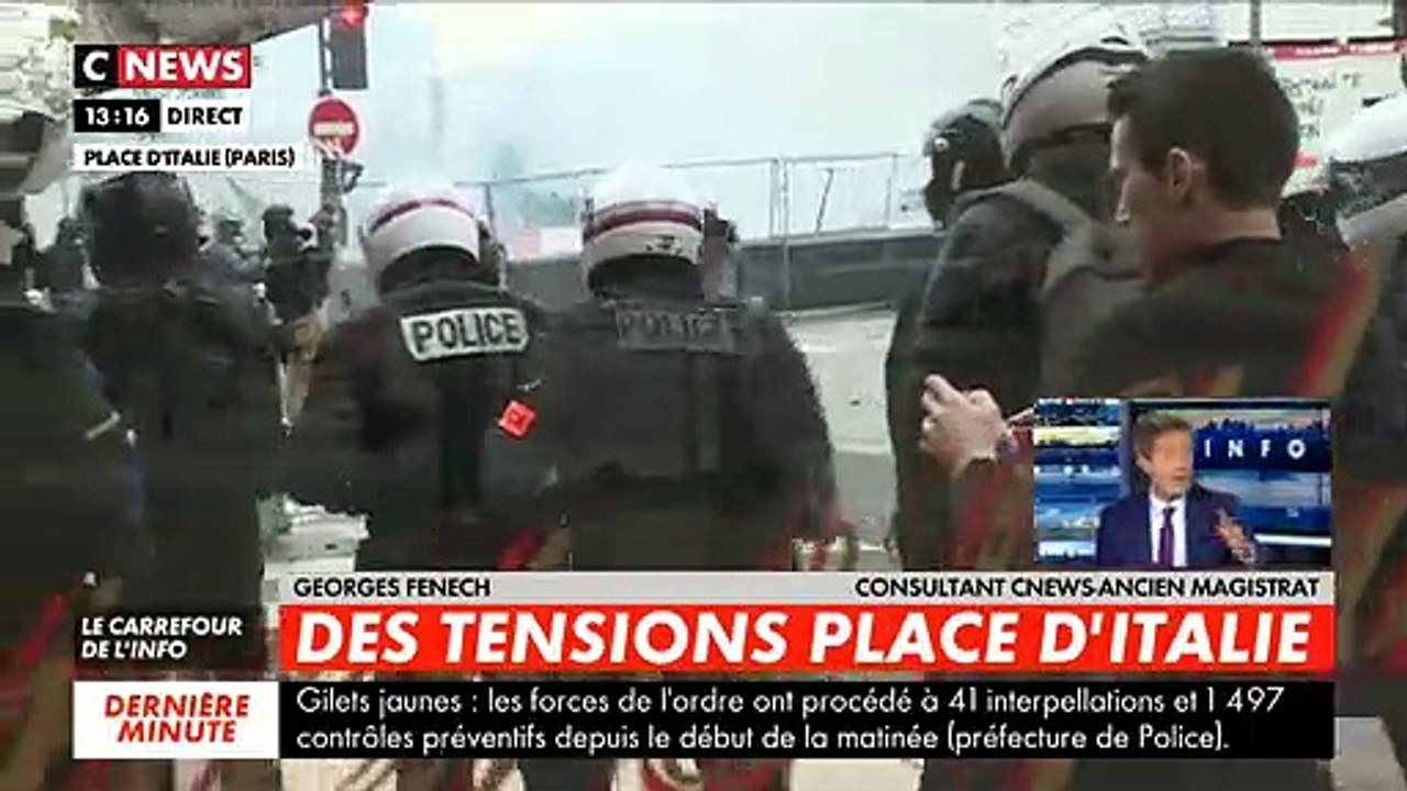 Gilets Jaunes, 1 an: Regardez les images des violences en début d'après-midi Place d'Italie à Paris avec des voitures renversées, des incendies et des affrontements avec la police