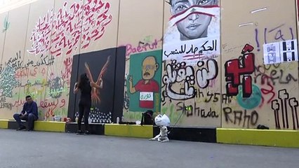 رسوم غرافيتي "الثورة" تجتاج أحياء وسط بيروت الفاخرة