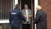 Boris Johnson knocks on doors in Mansfield
