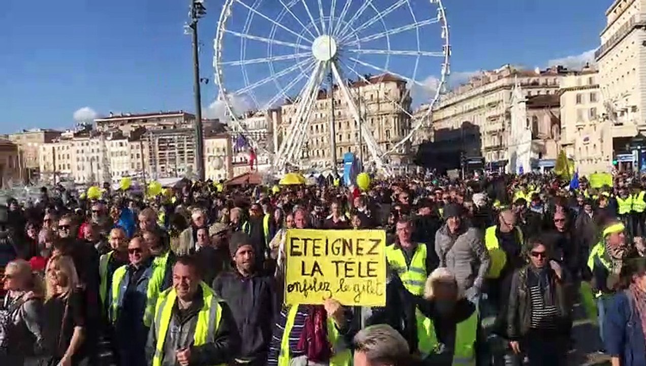 Marseille : les gilets jaunes manifestent sur le Vieux-Port pour l'anniversaire du mouvement