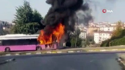 Düzce'de bir belediye otobüsü alevler içinde kaldı