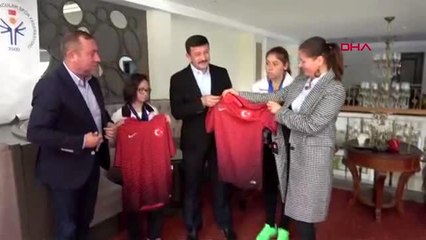 İzmir ak partili hamza dağ'dan özel sporculara destek