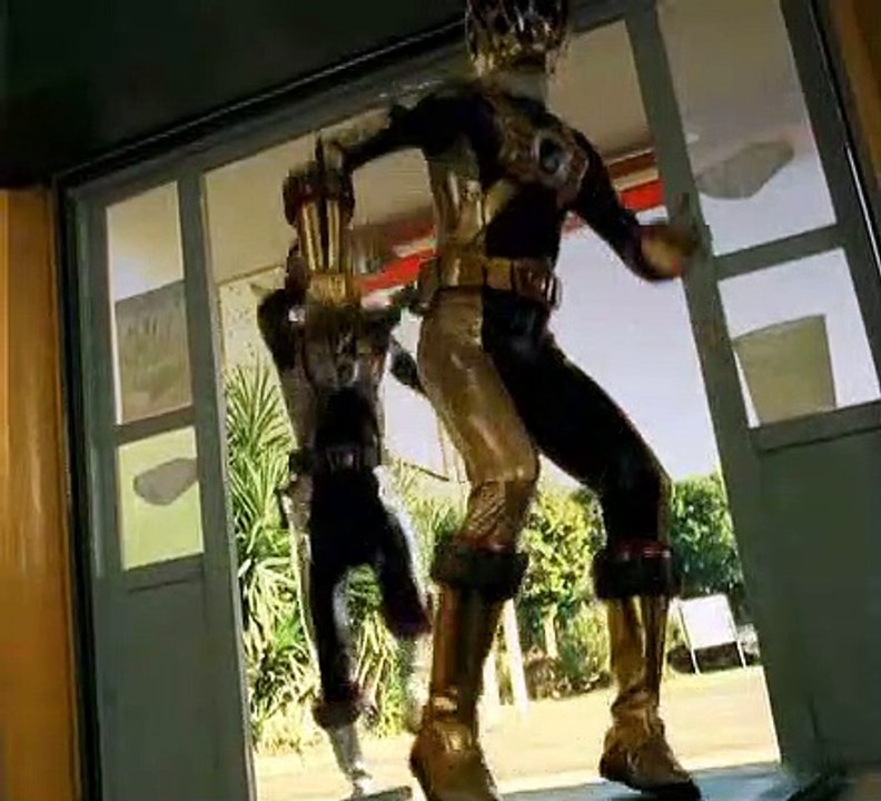 Power Rangers - 17x19 - Three's a Crowd
