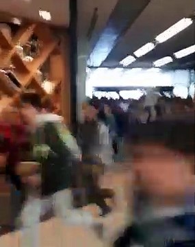 Ankara'da bir elektronik ürün mağazası, açılışa özel hediyeler dağıtacağını duyurunca izdiham yaşandı: Açılış iptal edildi