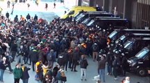 Barcellona, proteste alla stazione principale tra sit-in e tensioni