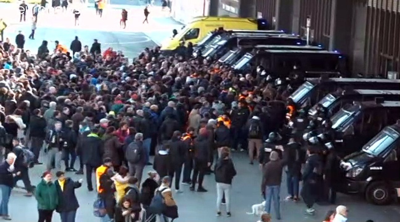 Nächste Stufe des Protest: Separatisten blockieren Bahnhof in Barcelona
