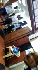 इंदौर में जीत के बाद स्पेशल फैन से विराट ने मुलाकात कर ऑटाेग्राफ दिया