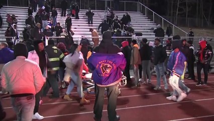 美 고교 미식축구 경기 중 총격...2명 중상 / YTN