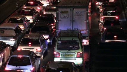 İran'da göstericiler Tahran'ın giriş-çıkış yollarını kapattı - TAHRAN