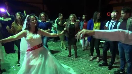 Davetlileri şaşırtan düğün: Pasta yerine çiğ köfte kestiler