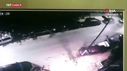 Polisten kaçan şüpheliler yol kenarındaki 6 araca çarptı