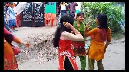 গ্রাম বাংলা অসাধারন বিয়ে বাড়ির নাচ ! ভালো লাগলে subscribe  করে দিন !