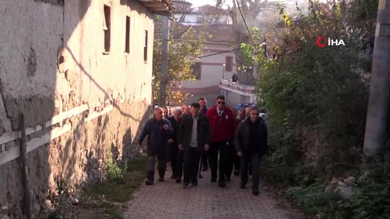 Renk cümbüşü altında doğa yürüyüşü... 8 ayda 82 kilometre doğa yürüyüşü yaptılar