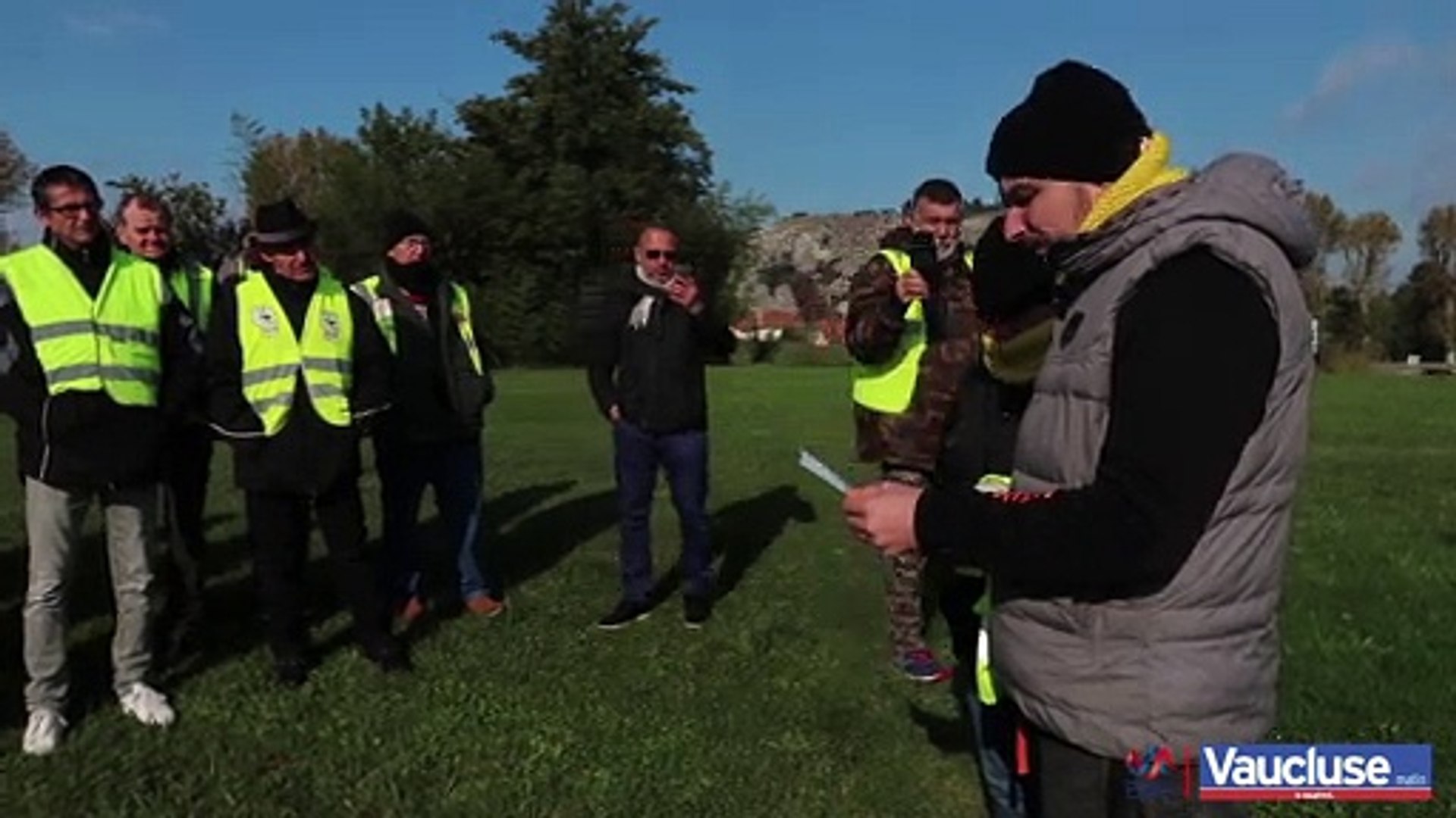 Les Gilets Jaunes De Cavaillon Rendent Hommage à Chantal Mazet En Présence De Sa Fille