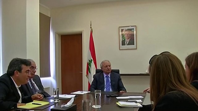 بعد انسحاب الصفدي.. الحراك الشعبي بلبنان يجدد دعوته لتشكيل حكومة