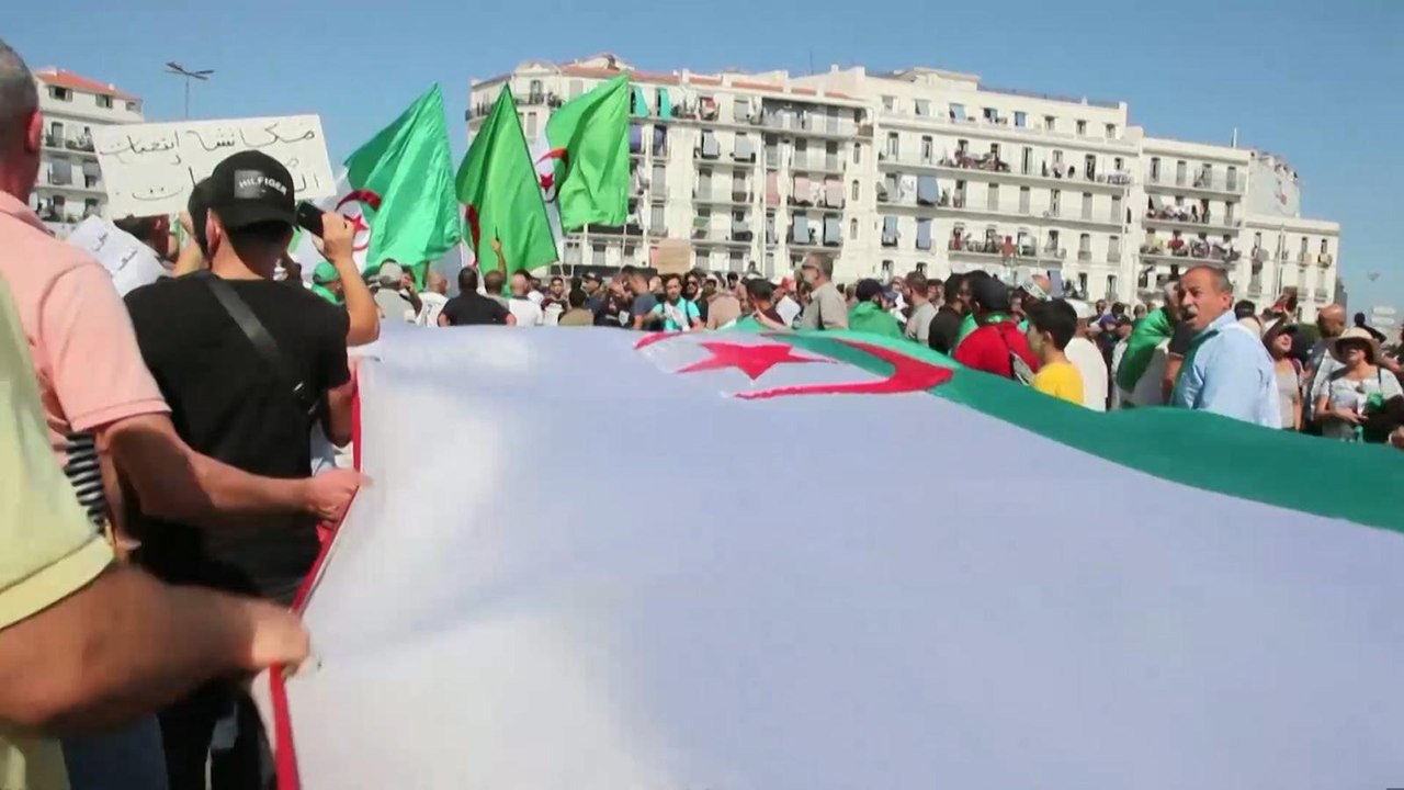 مظاهرات رافضة للانتخابات الرئاسية في الجزائر