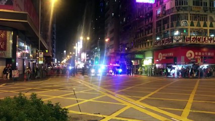 Hong Kong'daki protestolarda bir polis okla yaralandı - HONG KONG