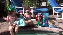 Sophia, Isabella e Alice - Diversão na Piscina com Brinquedos da Princesa Ariel Disney