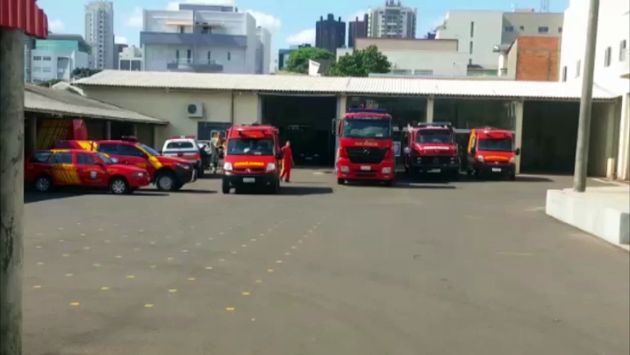 Jovem ferida é socorrida pelo Corpo de Bombeiros