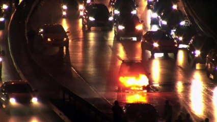 Otomobilde çıkan yangına beton mikserinden çekilen suyla müdahale - İSTANBUL