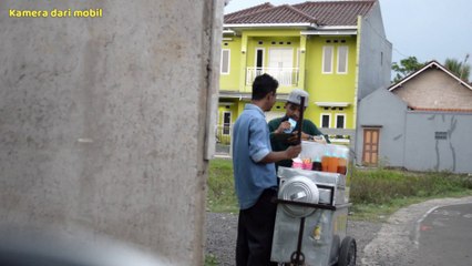 BAYAR CILOK PAKE ATM, REAKSINYA NGAKAK CUY