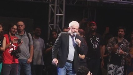 Lula anuncia que continua con su lucha en mitin que abre su gira por Brasil