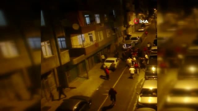 12 yaşındaki erkek çocuğuna taciz ettiği iddia edilen 2 kişi, çevredeki vatandaşlardan dayak yedi
