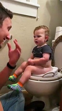 La voix de ce petit garçon de deux ans fait pleurer de rire son père -  Vidéo Dailymotion