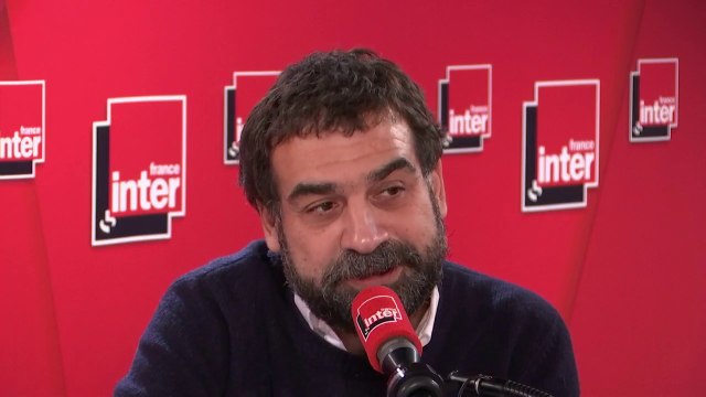 David Teboul, réalisateur : Quand Simone Veil m'a demandé ce qui m'intéressait chez elle, je lui ai répondu : Votre chignon . Je m'étais toujours dit que derrière ce chignon, il y avait beaucoup de souffrance. Je voulais savoir ce que cela masquait.