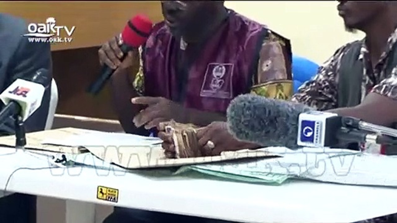 INEC official presents 50,000 bribe offered by politicians